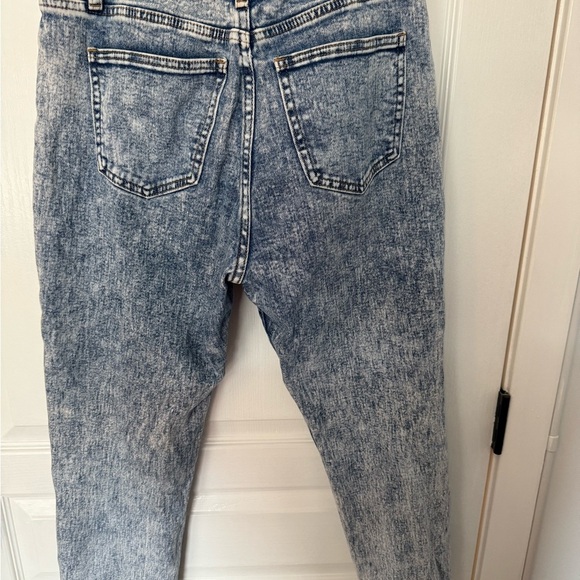 High Rise Blue Acid-Wash Jeans - Picture 4 of 5